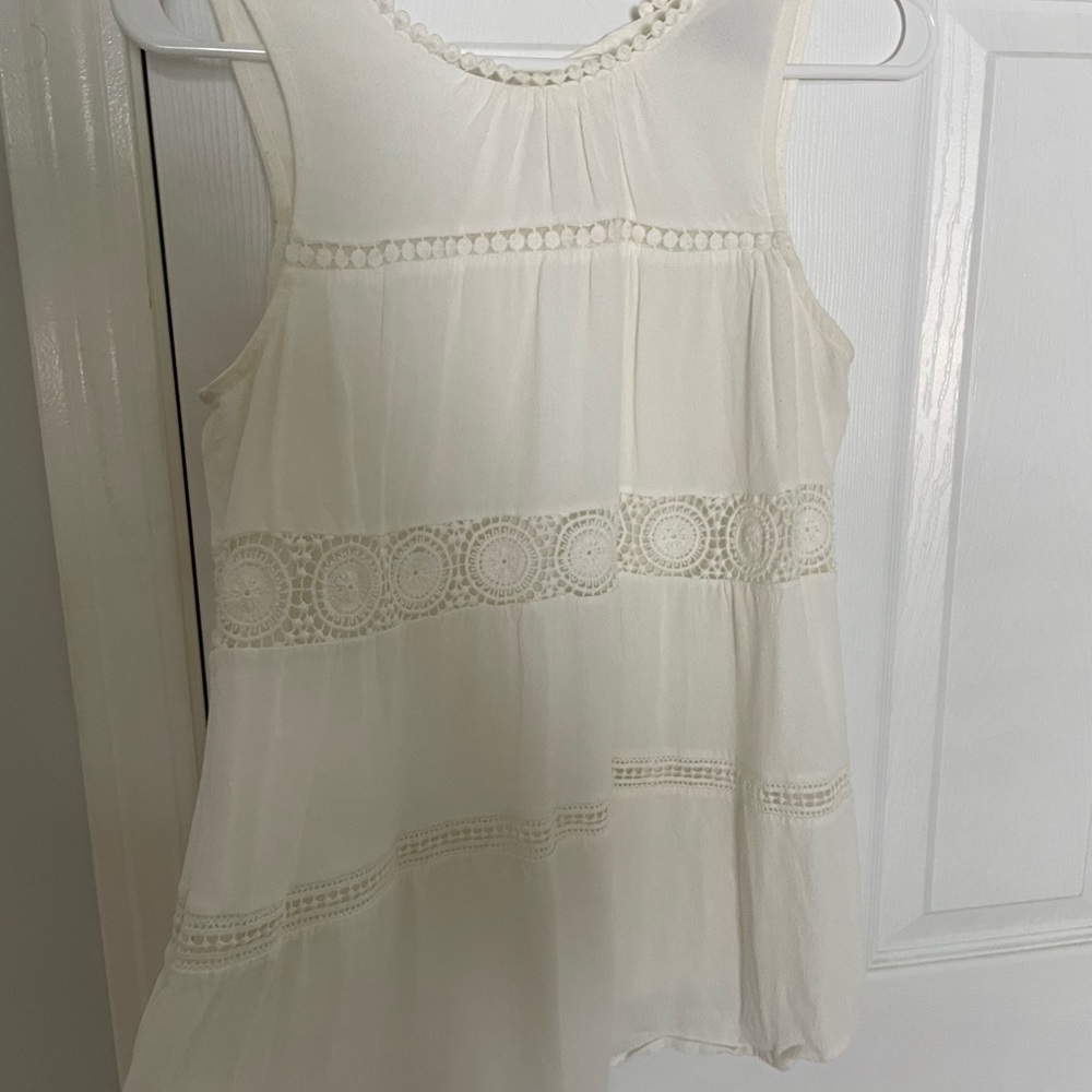 Beautiful white spring/summer maternity top!